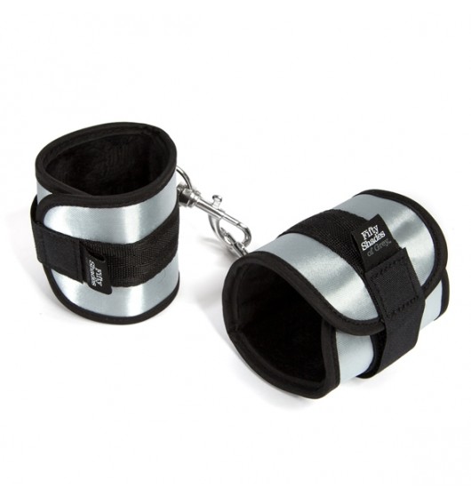 fifty-shades-of-grey-totally-his-handcuffs
